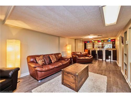 27 Walts Street, Welland, ON - Indoor Photo Showing Living Room