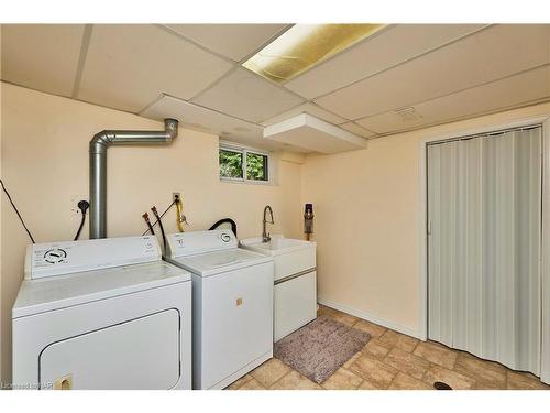27 Walts Street, Welland, ON - Indoor Photo Showing Laundry Room