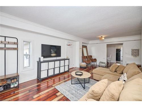 49 St George Street, Welland, ON - Indoor Photo Showing Dining Room