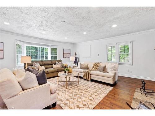 4886 Boughman Lane, Fort Erie, ON - Indoor Photo Showing Living Room