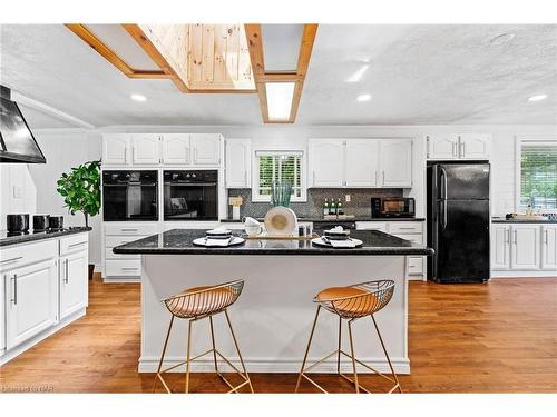 4886 Boughman Lane, Fort Erie, ON - Indoor Photo Showing Kitchen