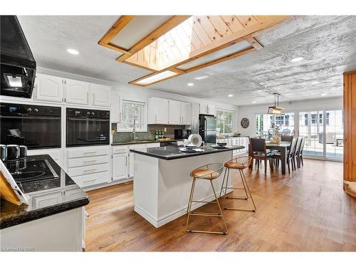 4886 Boughman Lane, Fort Erie, ON - Indoor Photo Showing Kitchen With Upgraded Kitchen