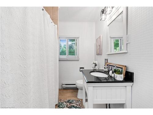 4886 Boughman Lane, Fort Erie, ON - Indoor Photo Showing Bathroom