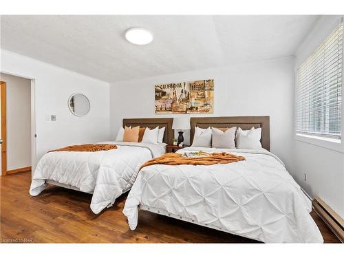 4886 Boughman Lane, Fort Erie, ON - Indoor Photo Showing Bedroom