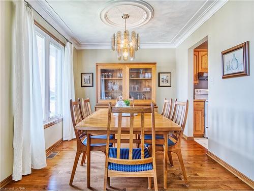 11 Huntington Lane, St. Catharines, ON - Indoor Photo Showing Dining Room
