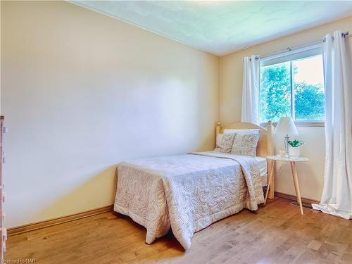 11 Huntington Lane, St. Catharines, ON - Indoor Photo Showing Bedroom
