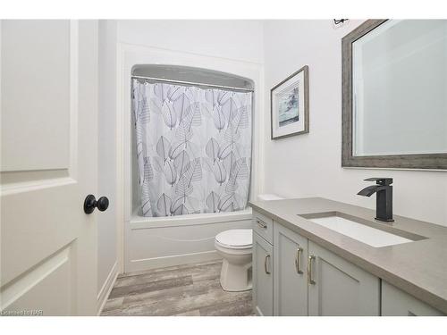 201 Pleasant Avenue N, Ridgeway, ON - Indoor Photo Showing Bathroom