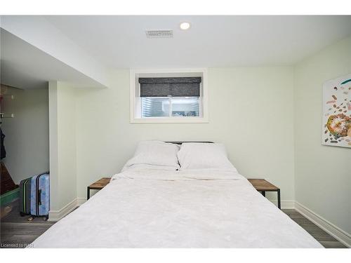 201 Pleasant Avenue N, Ridgeway, ON - Indoor Photo Showing Bedroom