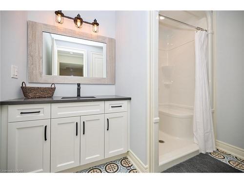 201 Pleasant Avenue N, Ridgeway, ON - Indoor Photo Showing Bathroom