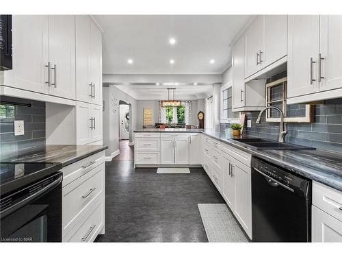 330 Aqueduct Street, Welland, ON - Indoor Photo Showing Kitchen With Double Sink With Upgraded Kitchen