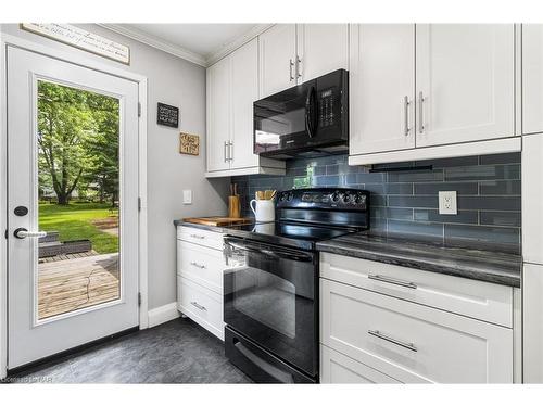 330 Aqueduct Street, Welland, ON - Indoor Photo Showing Kitchen