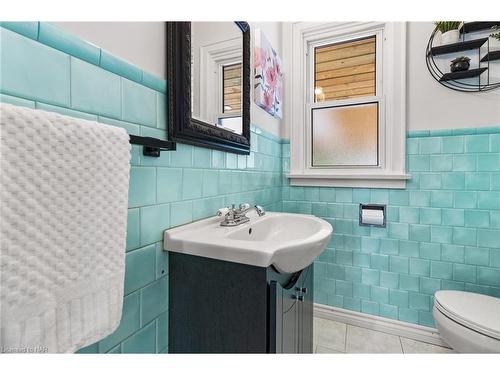 330 Aqueduct Street, Welland, ON - Indoor Photo Showing Bathroom