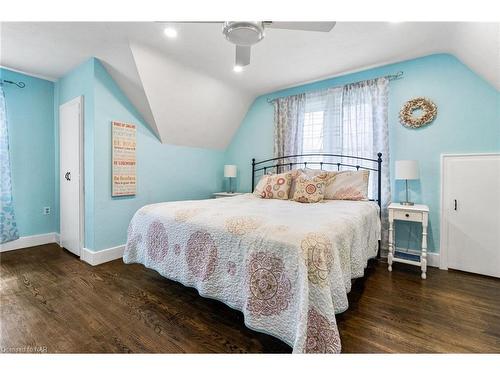 330 Aqueduct Street, Welland, ON - Indoor Photo Showing Bedroom