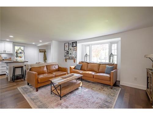 972 Silver Bay Road, Port Colborne, ON - Indoor Photo Showing Living Room