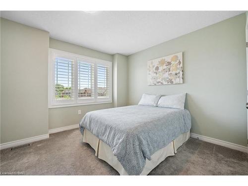 69 Edenrock Drive, Stoney Creek, ON - Indoor Photo Showing Bedroom