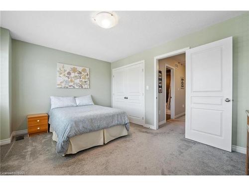 69 Edenrock Drive, Stoney Creek, ON - Indoor Photo Showing Bedroom