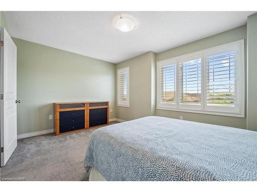 69 Edenrock Drive, Stoney Creek, ON - Indoor Photo Showing Bedroom