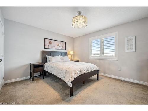 69 Edenrock Drive, Stoney Creek, ON - Indoor Photo Showing Bedroom