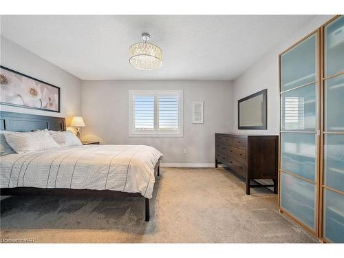 69 Edenrock Drive, Stoney Creek, ON - Indoor Photo Showing Bedroom