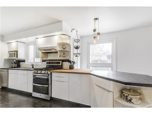 18 Garrison Village Drive, Niagara-On-The-Lake, ON - Indoor Photo Showing Kitchen With Upgraded Kitchen