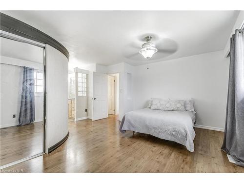 18 Garrison Village Drive, Niagara-On-The-Lake, ON - Indoor Photo Showing Bedroom