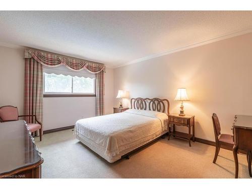 19 Via Dell Monte, St. Catharines, ON - Indoor Photo Showing Bedroom