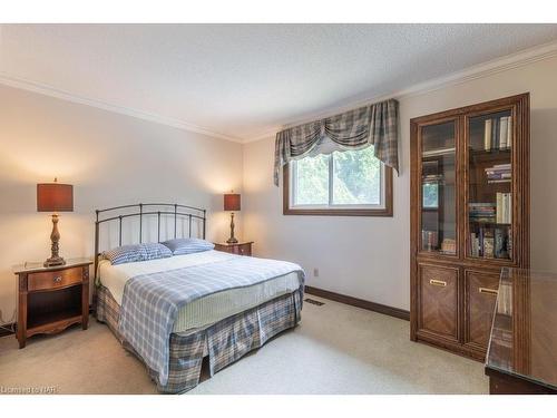 19 Via Dell Monte, St. Catharines, ON - Indoor Photo Showing Bedroom