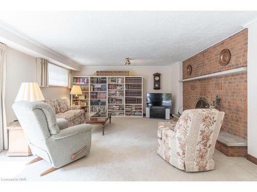 19 Via Dell Monte, St. Catharines, ON - Indoor Photo Showing Living Room