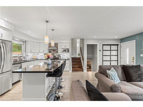 10 Acadia Court, Welland, ON - Indoor Photo Showing Kitchen With Stainless Steel Kitchen With Upgraded Kitchen