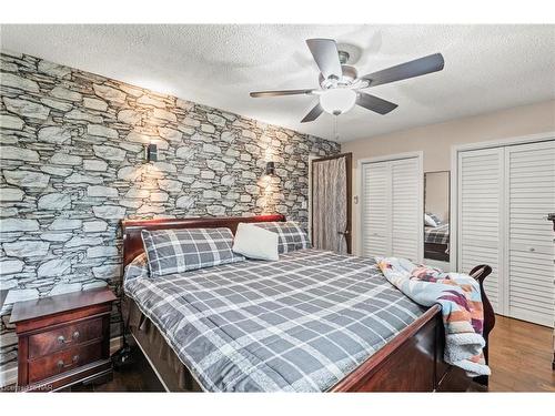 10 Acadia Court, Welland, ON - Indoor Photo Showing Bedroom