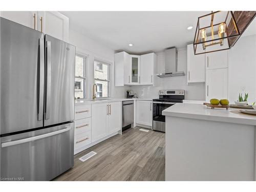 178 Bertie Street, Fort Erie, ON - Indoor Photo Showing Kitchen With Upgraded Kitchen