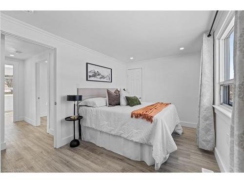 178 Bertie Street, Fort Erie, ON - Indoor Photo Showing Bedroom