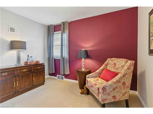 35 Homewood Avenue, Port Colborne, ON - Indoor Photo Showing Bedroom