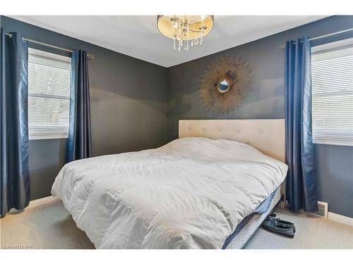 35 Homewood Avenue, Port Colborne, ON - Indoor Photo Showing Bedroom