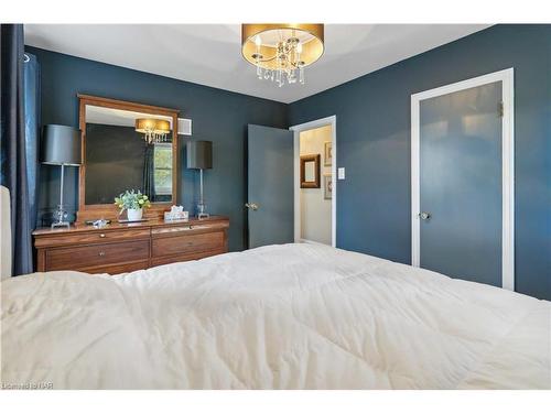 35 Homewood Avenue, Port Colborne, ON - Indoor Photo Showing Bedroom