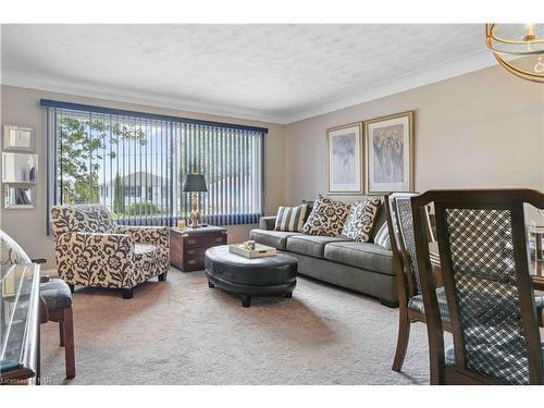 35 Homewood Avenue, Port Colborne, ON - Indoor Photo Showing Living Room