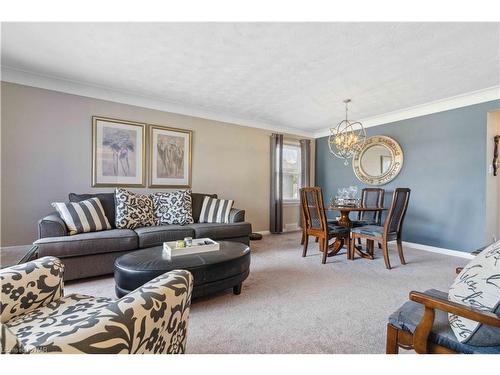 35 Homewood Avenue, Port Colborne, ON - Indoor Photo Showing Living Room