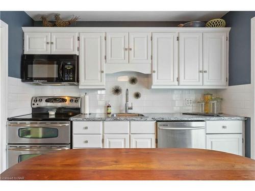 35 Homewood Avenue, Port Colborne, ON - Indoor Photo Showing Kitchen