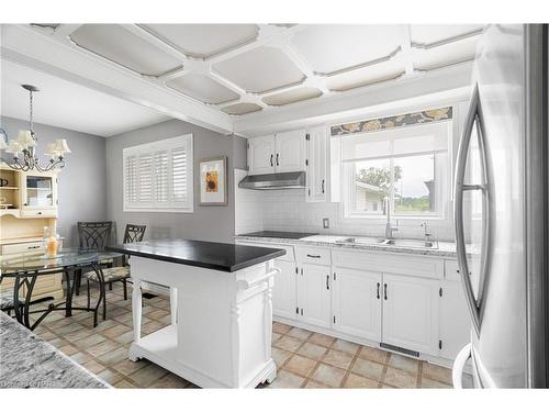 111 Harrison Avenue, Welland, ON - Indoor Photo Showing Kitchen