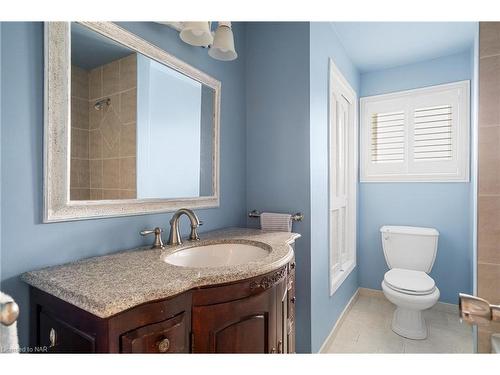 111 Harrison Avenue, Welland, ON - Indoor Photo Showing Bathroom