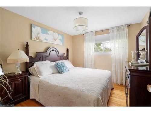 111 Harrison Avenue, Welland, ON - Indoor Photo Showing Bedroom