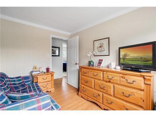 111 Harrison Avenue, Welland, ON - Indoor Photo Showing Bedroom