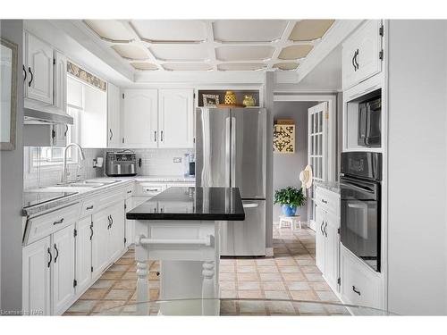 111 Harrison Avenue, Welland, ON - Indoor Photo Showing Kitchen