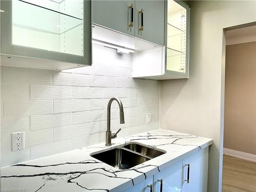 9-286 Vine Street, St. Catharines, ON - Indoor Photo Showing Kitchen With Double Sink