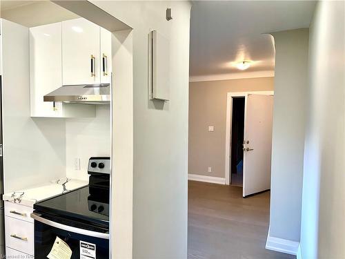 9-286 Vine Street, St. Catharines, ON - Indoor Photo Showing Kitchen