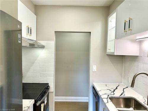 9-286 Vine Street, St. Catharines, ON - Indoor Photo Showing Kitchen