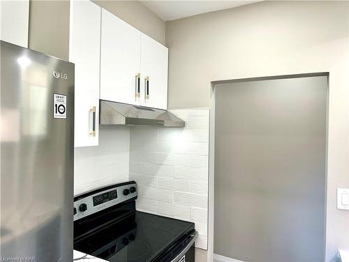 9-286 Vine Street, St. Catharines, ON - Indoor Photo Showing Kitchen