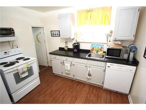 414 Maplewood Avenue, Crystal Beach, ON - Indoor Photo Showing Kitchen
