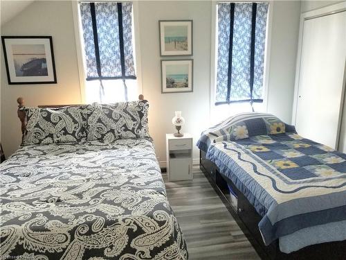 414 Maplewood Avenue, Crystal Beach, ON - Indoor Photo Showing Bedroom