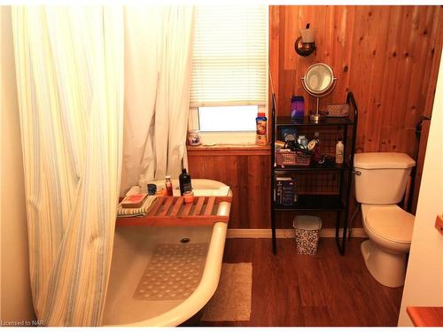 414 Maplewood Avenue, Crystal Beach, ON - Indoor Photo Showing Bathroom